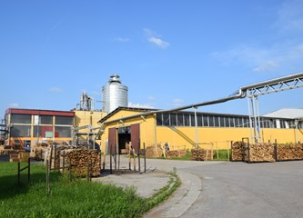 FOTO: U združenoj vježbi vatrogasci Donjeg Turopolja demonstrirali koordinaciju i spremnost za velike intervencije