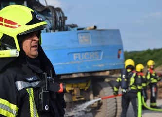 FOTO: U združenoj vježbi vatrogasci Donjeg Turopolja demonstrirali koordinaciju i spremnost za velike intervencije