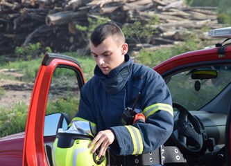 FOTO: U združenoj vježbi vatrogasci Donjeg Turopolja demonstrirali koordinaciju i spremnost za velike intervencije