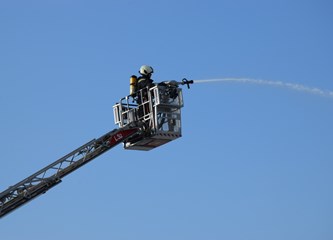 FOTO: U združenoj vježbi vatrogasci Donjeg Turopolja demonstrirali koordinaciju i spremnost za velike intervencije