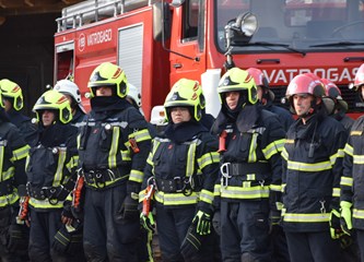 FOTO: U združenoj vježbi vatrogasci Donjeg Turopolja demonstrirali koordinaciju i spremnost za velike intervencije