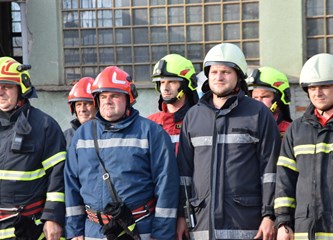 FOTO: U združenoj vježbi vatrogasci Donjeg Turopolja demonstrirali koordinaciju i spremnost za velike intervencije