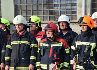 FOTO: U združenoj vježbi vatrogasci Donjeg Turopolja demonstrirali koordinaciju i spremnost za velike intervencije