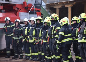 FOTO: U združenoj vježbi vatrogasci Donjeg Turopolja demonstrirali koordinaciju i spremnost za velike intervencije