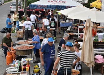 Gastronomska manifestacija privukla ljubitelje kotlovine i drugih domaćih delicija: Miomirisi su se širili okolicom i privlačili gladna nepca