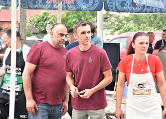 Gastronomska manifestacija privukla ljubitelje kotlovine i drugih domaćih delicija: Miomirisi su se širili okolicom i privlačili gladna nepca