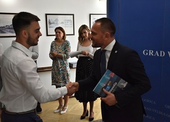 Gradonačelnik ugostio najbolje učenike: „Želim ostati u Hrvatskoj i završiti fakultet koji će mi omogućiti da se tu zaposlim“