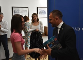 Gradonačelnik ugostio najbolje učenike: „Želim ostati u Hrvatskoj i završiti fakultet koji će mi omogućiti da se tu zaposlim“