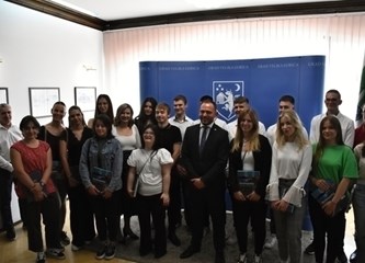 Gradonačelnik ugostio najbolje učenike: „Želim ostati u Hrvatskoj i završiti fakultet koji će mi omogućiti da se tu zaposlim“