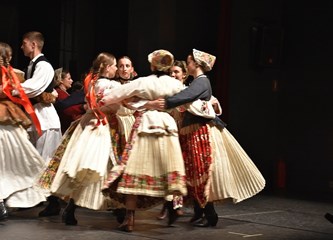 Velika Gorica ugostila 23. Županijsku smotru koreografiranog folklora: Pobijedio OSS Buševec s koreografijom „Šokačka kola Sonte“