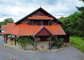 FOTO VIJEST Evo koja je obitelj najljepše uredila svoj balkon i okućnicu ove godine u Kravarskom
