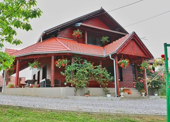 FOTO VIJEST Evo koja je obitelj najljepše uredila svoj balkon i okućnicu ove godine u Kravarskom