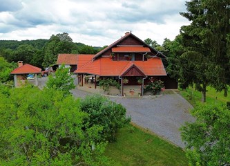 FOTO VIJEST Evo koja je obitelj najljepše uredila svoj balkon i okućnicu ove godine u Kravarskom