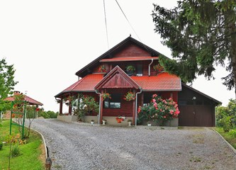 FOTO VIJEST Evo koja je obitelj najljepše uredila svoj balkon i okućnicu ove godine u Kravarskom