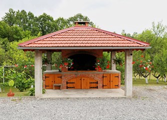 FOTO VIJEST Evo koja je obitelj najljepše uredila svoj balkon i okućnicu ove godine u Kravarskom