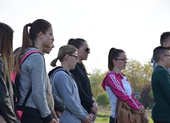 Mladi okupljeni na Križnom putu kroz župu
