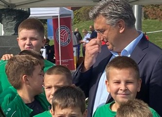 [FOTO] Premijer i ministrica na Tuđmancu dali podršku našim sportašicama i sportašima