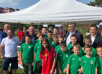 [FOTO] Premijer i ministrica na Tuđmancu dali podršku našim sportašicama i sportašima