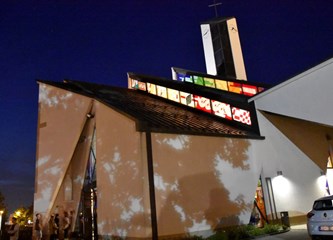 Blagoslovljen novi reljef: "I danas osjećamo teret onih vremena koje je nosio Stepinac, ali i njegovu pastirsku ljubav i zagovornu molitvu"