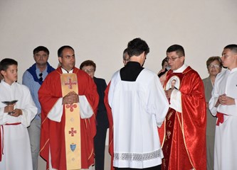 Blagoslovljen novi reljef: "I danas osjećamo teret onih vremena koje je nosio Stepinac, ali i njegovu pastirsku ljubav i zagovornu molitvu"