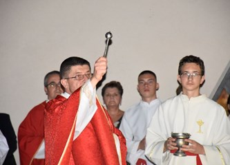 Blagoslovljen novi reljef: "I danas osjećamo teret onih vremena koje je nosio Stepinac, ali i njegovu pastirsku ljubav i zagovornu molitvu"