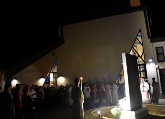 Blagoslovljen novi reljef: "I danas osjećamo teret onih vremena koje je nosio Stepinac, ali i njegovu pastirsku ljubav i zagovornu molitvu"