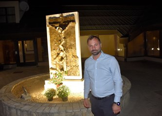 Blagoslovljen novi reljef: "I danas osjećamo teret onih vremena koje je nosio Stepinac, ali i njegovu pastirsku ljubav i zagovornu molitvu"