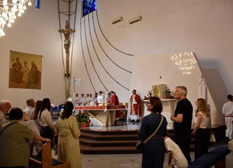 Blagoslovljen novi reljef: "I danas osjećamo teret onih vremena koje je nosio Stepinac, ali i njegovu pastirsku ljubav i zagovornu molitvu"