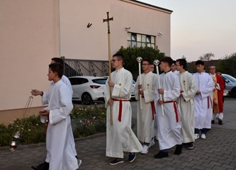 Blagoslovljen novi reljef: "I danas osjećamo teret onih vremena koje je nosio Stepinac, ali i njegovu pastirsku ljubav i zagovornu molitvu"