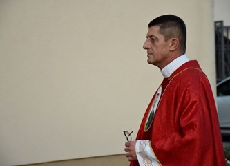 Blagoslovljen novi reljef: "I danas osjećamo teret onih vremena koje je nosio Stepinac, ali i njegovu pastirsku ljubav i zagovornu molitvu"