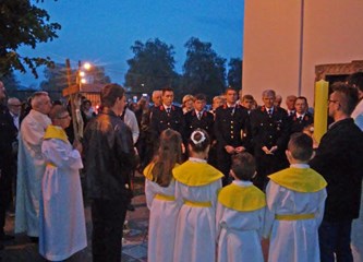 Vatrogasci tradicionalno čuvali Isusov grob