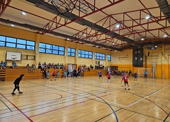 Futsalska uzbuđenja u Hribaru: Dečki iz Velike Mlake i Kvaternika, a cure iz Vukovine i Kumičića najbolji na gradskom školskom natjecanju