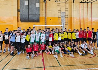 Futsalska uzbuđenja u Hribaru: Dečki iz Velike Mlake i Kvaternika, a cure iz Vukovine i Kumičića najbolji na gradskom školskom natjecanju