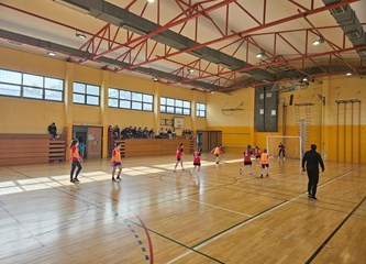 Futsalska uzbuđenja u Hribaru: Dečki iz Velike Mlake i Kvaternika, a cure iz Vukovine i Kumičića najbolji na gradskom školskom natjecanju