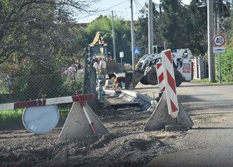 MO Petrovina: Radi se nogostup kroz Petrovinsku, slijedi uređenje puta do Kušanca, a problemi su ostali oni stari