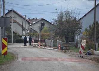 MO Petrovina: Radi se nogostup kroz Petrovinsku, slijedi uređenje puta do Kušanca, a problemi su ostali oni stari