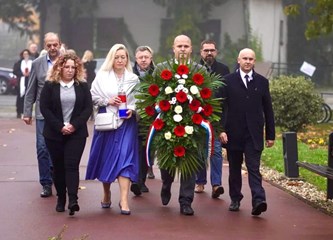 Povodom blagdana Svih svetih upaljene svijeće za poginule branitelje