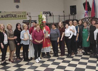 FOTO: Veselo Martinje u režiji Društva žena Buševec napunilo dom u Rakitovcu