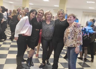 FOTO: Veselo Martinje u režiji Društva žena Buševec napunilo dom u Rakitovcu