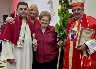 FOTO: Veselo Martinje u režiji Društva žena Buševec napunilo dom u Rakitovcu