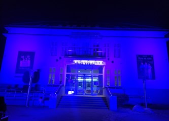 Palčić gore: Zgrada Pučkog učilišta svijetli ljubičasto u znak podrške prijevremeno rođenoj djeci