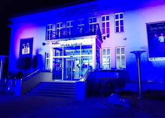 Palčić gore: Zgrada Pučkog učilišta svijetli ljubičasto u znak podrške prijevremeno rođenoj djeci