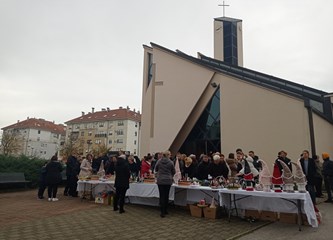 Izaberite adventski vijenac i donirajte za seke Rinčić