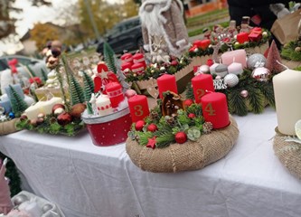 Izaberite adventski vijenac i donirajte za seke Rinčić