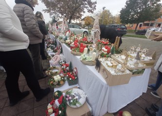 Izaberite adventski vijenac i donirajte za seke Rinčić