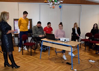 Gimnazijalci na "školskom rendezvousu" s Velimirom Šandorom: "Svaku životnu situaciju treba prihvatiti i iz nje izvući ono najbolje"