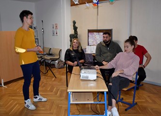 Gimnazijalci na "školskom rendezvousu" s Velimirom Šandorom: "Svaku životnu situaciju treba prihvatiti i iz nje izvući ono najbolje"