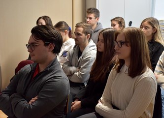 Gimnazijalci na "školskom rendezvousu" s Velimirom Šandorom: "Svaku životnu situaciju treba prihvatiti i iz nje izvući ono najbolje"