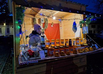 FOTO/VIDEO Blagdanska čarolija čeka vas u Parku Plemenite općine turopoljske! Advent je počeo