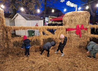 FOTO/VIDEO Blagdanska čarolija čeka vas u Parku Plemenite općine turopoljske! Advent je počeo
